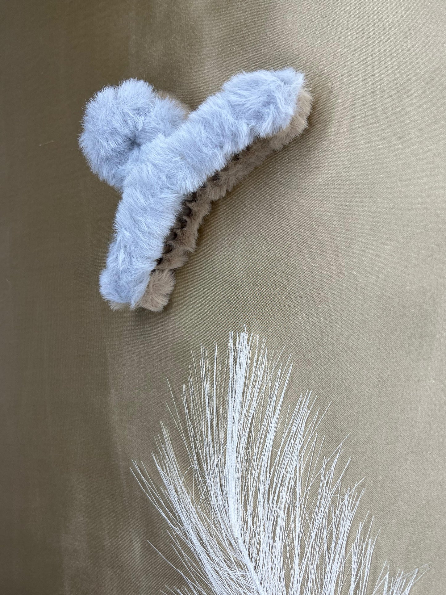 FLUFFY HAIR CLAW