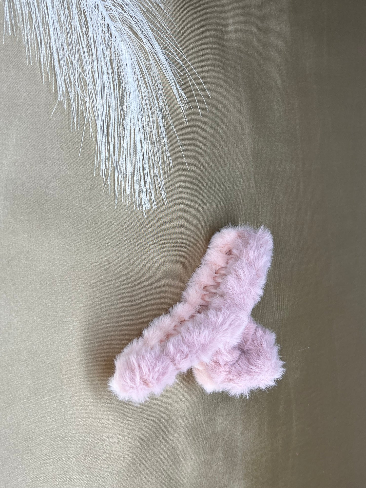 FLUFFY HAIR CLAW