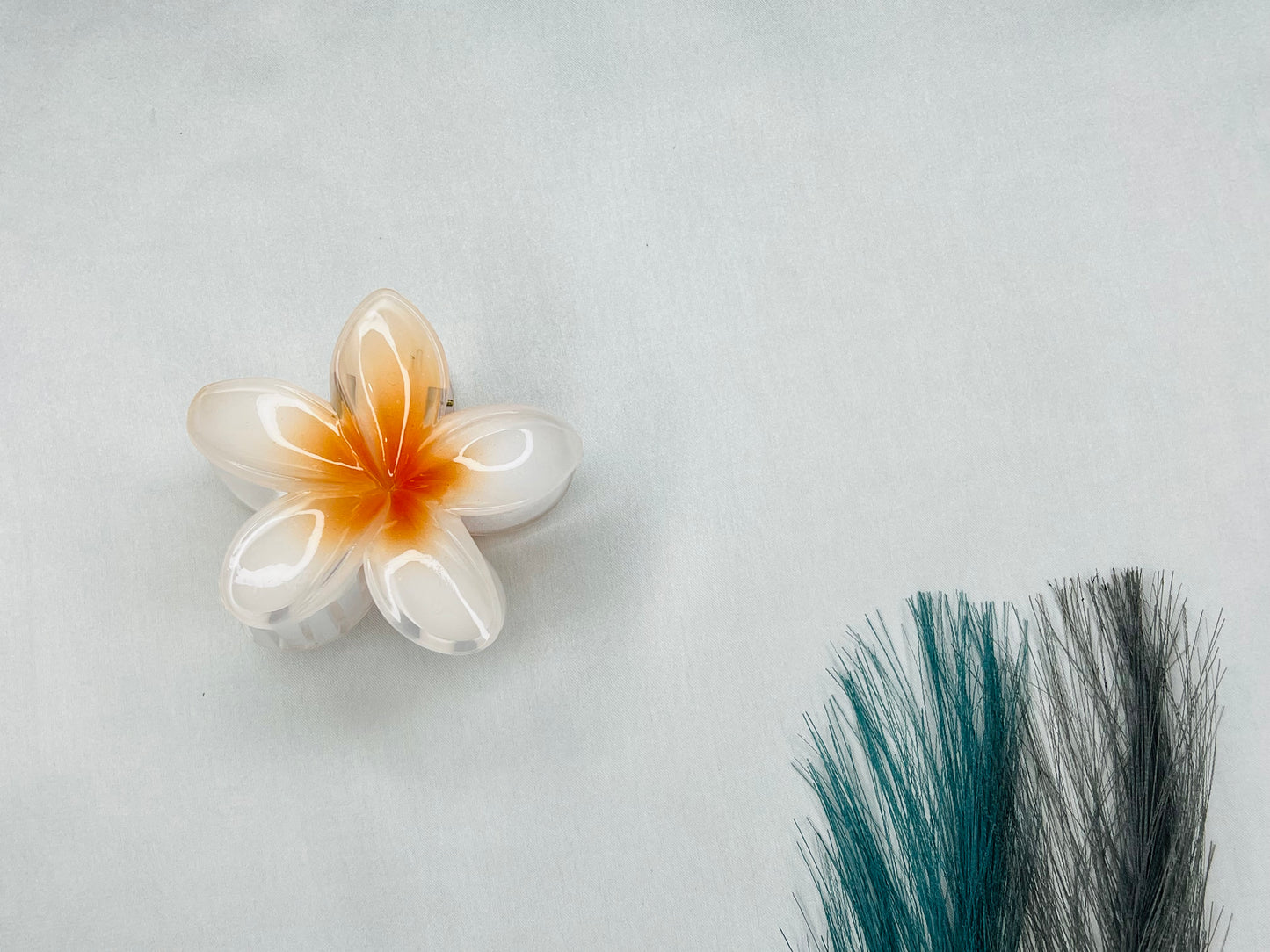 FLORAL HAIR CLIP