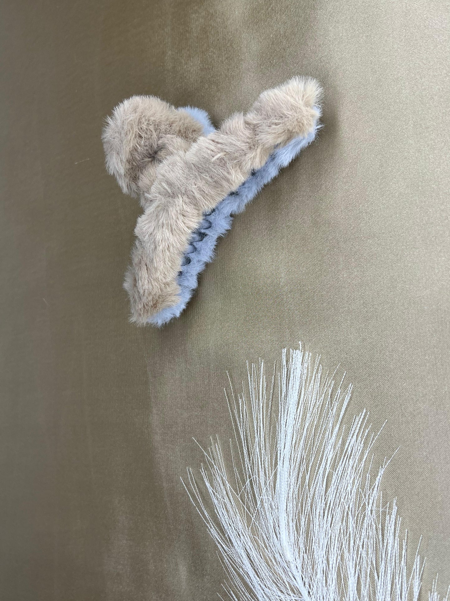 FLUFFY HAIR CLAW