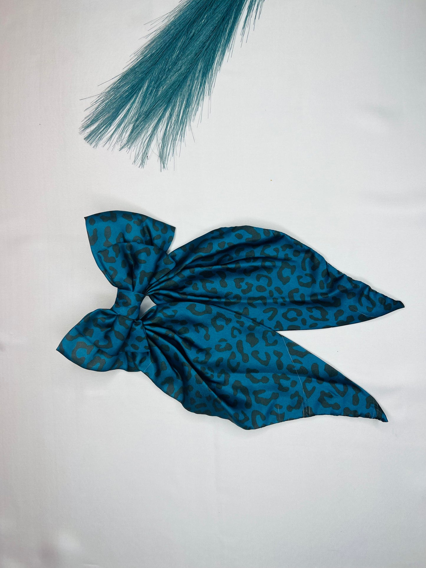 FLORAL BOW CLIP