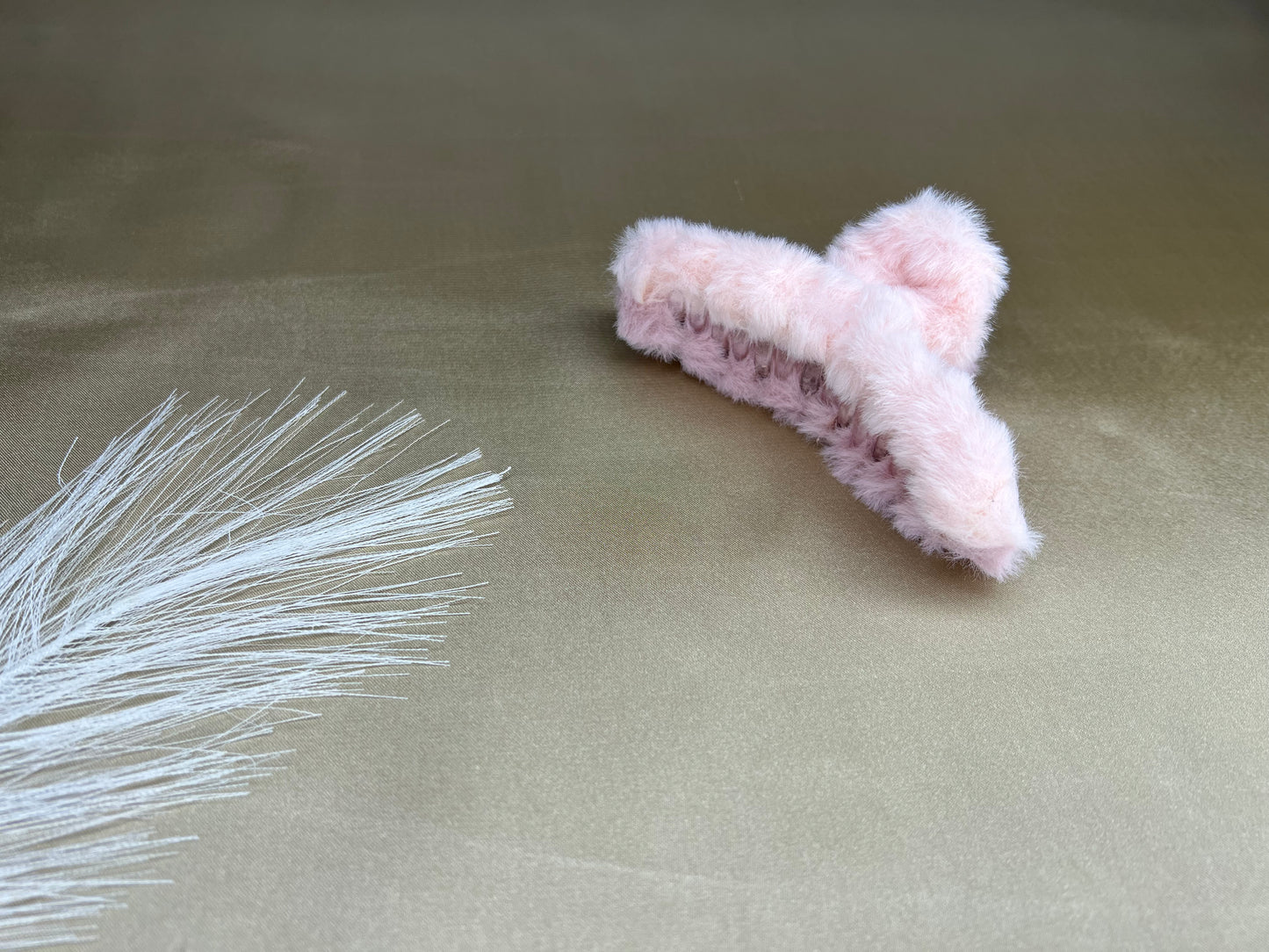 FLUFFY HAIR CLAW