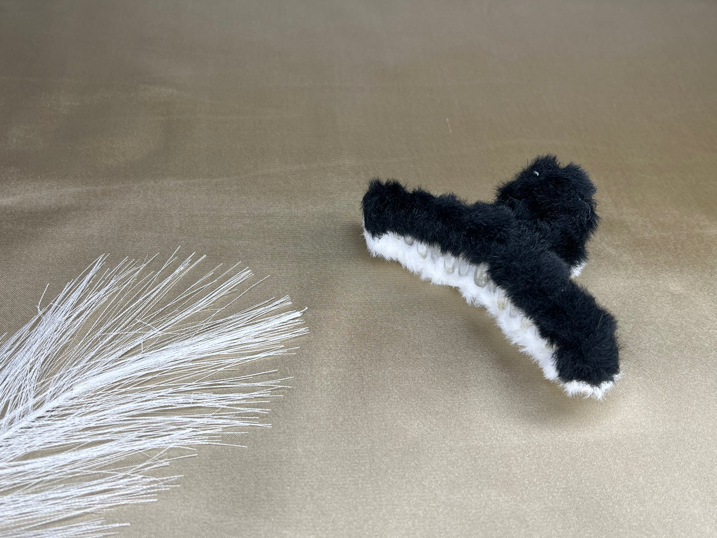 FLUFFY HAIR CLAW