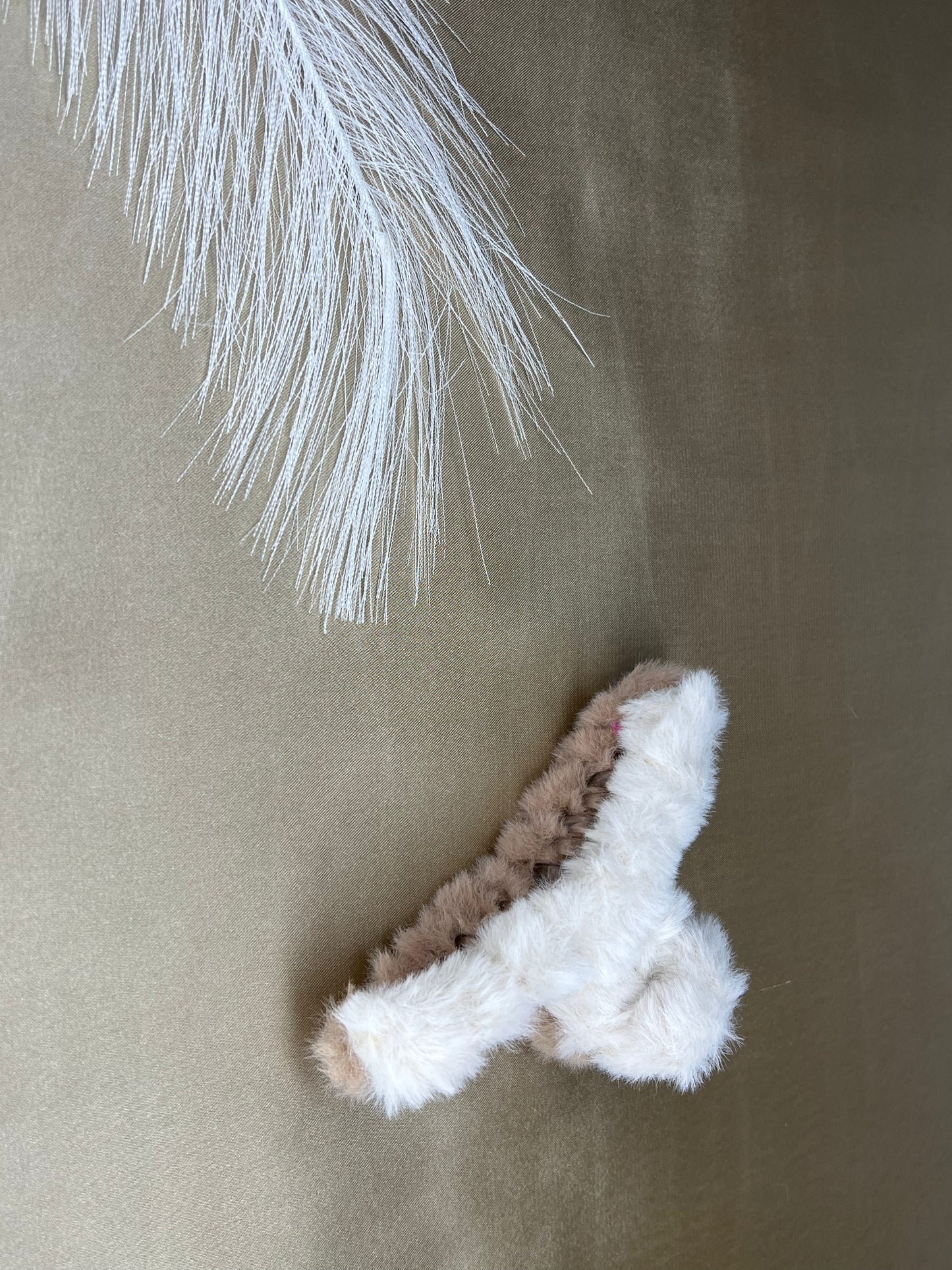 FLUFFY HAIR CLAW
